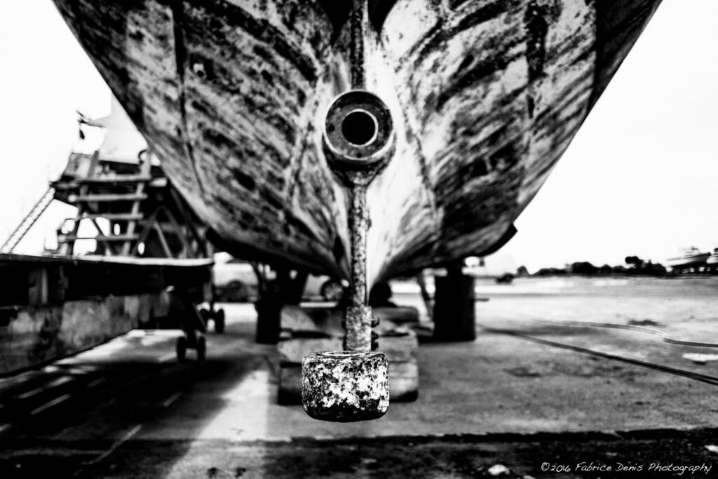 Photographies Noir et Blanc Fujifilm X-Pro1 | Ile d'Oléron - Chantier Naval du Port de la Cotinière - Sans hélice et sans gouvernail !!!
