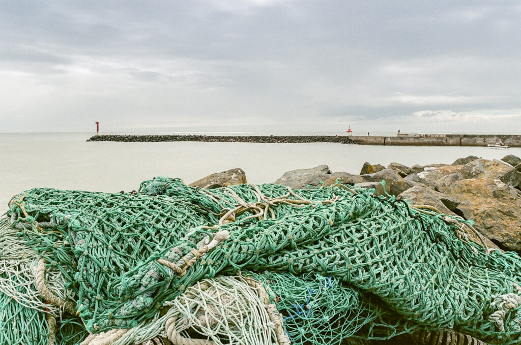 Photographies argentiques noir et blanc Nikon F100 | Ile d'Oléron - Port de la Cotinière - Filets au séchage