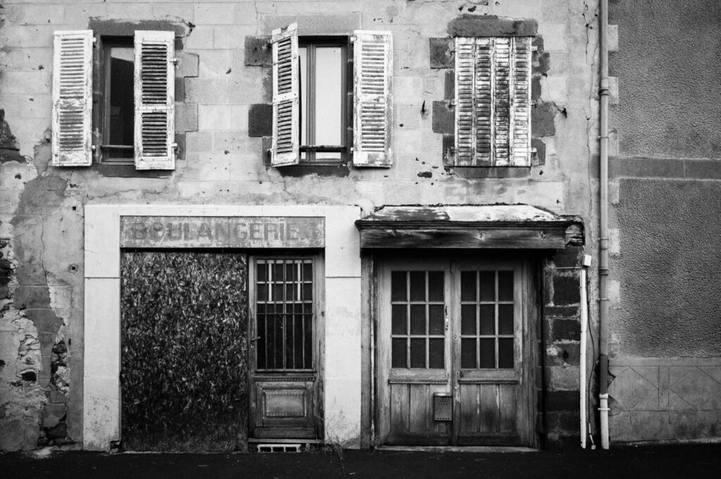 1 dFujifilm X100 | Ally - Dans le Cantal - Boulangerie abandonnéescf4250