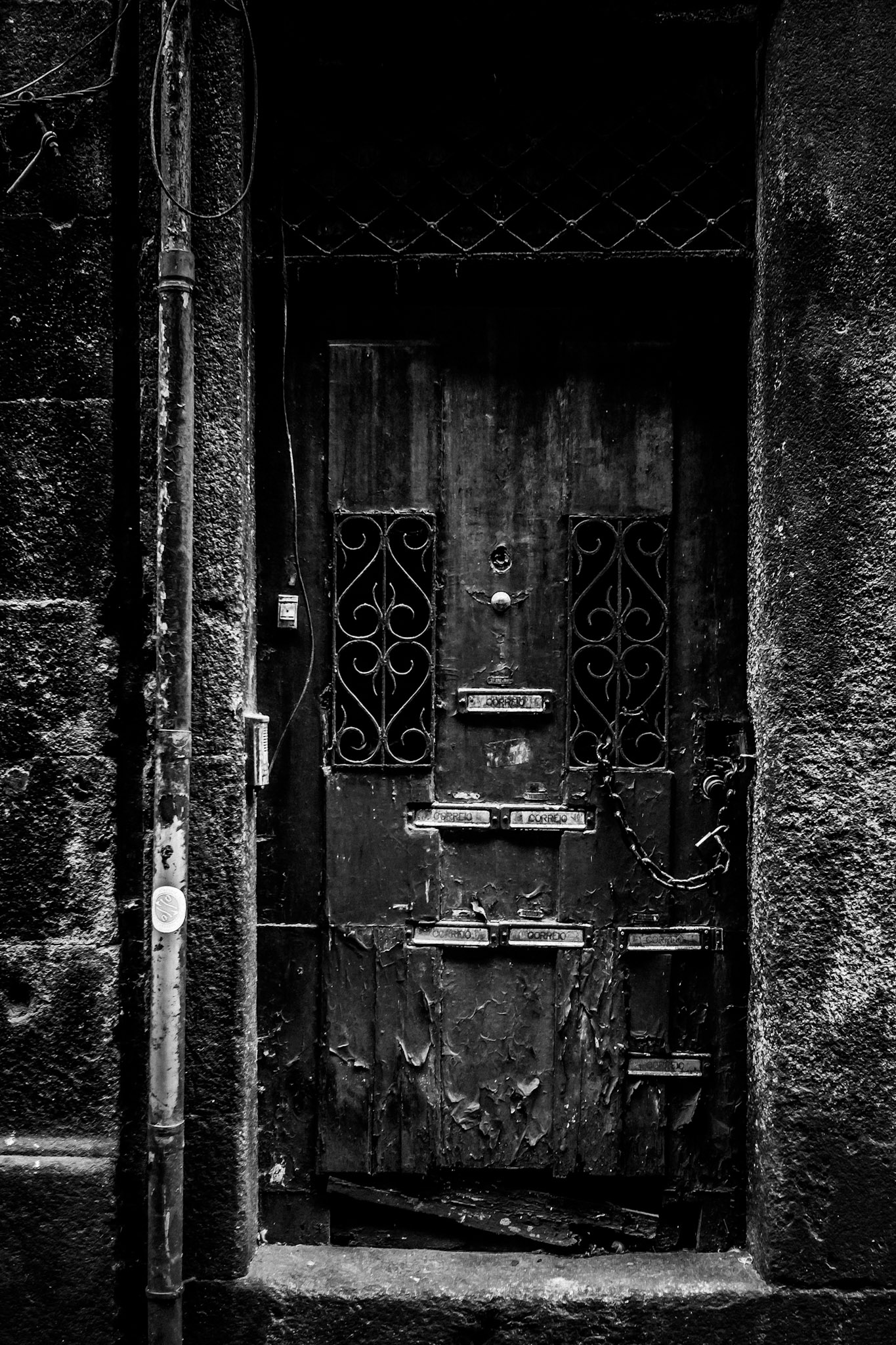 Fujifilm X-Pro1 | Porto - 7 boites aux lettres et 1 porte